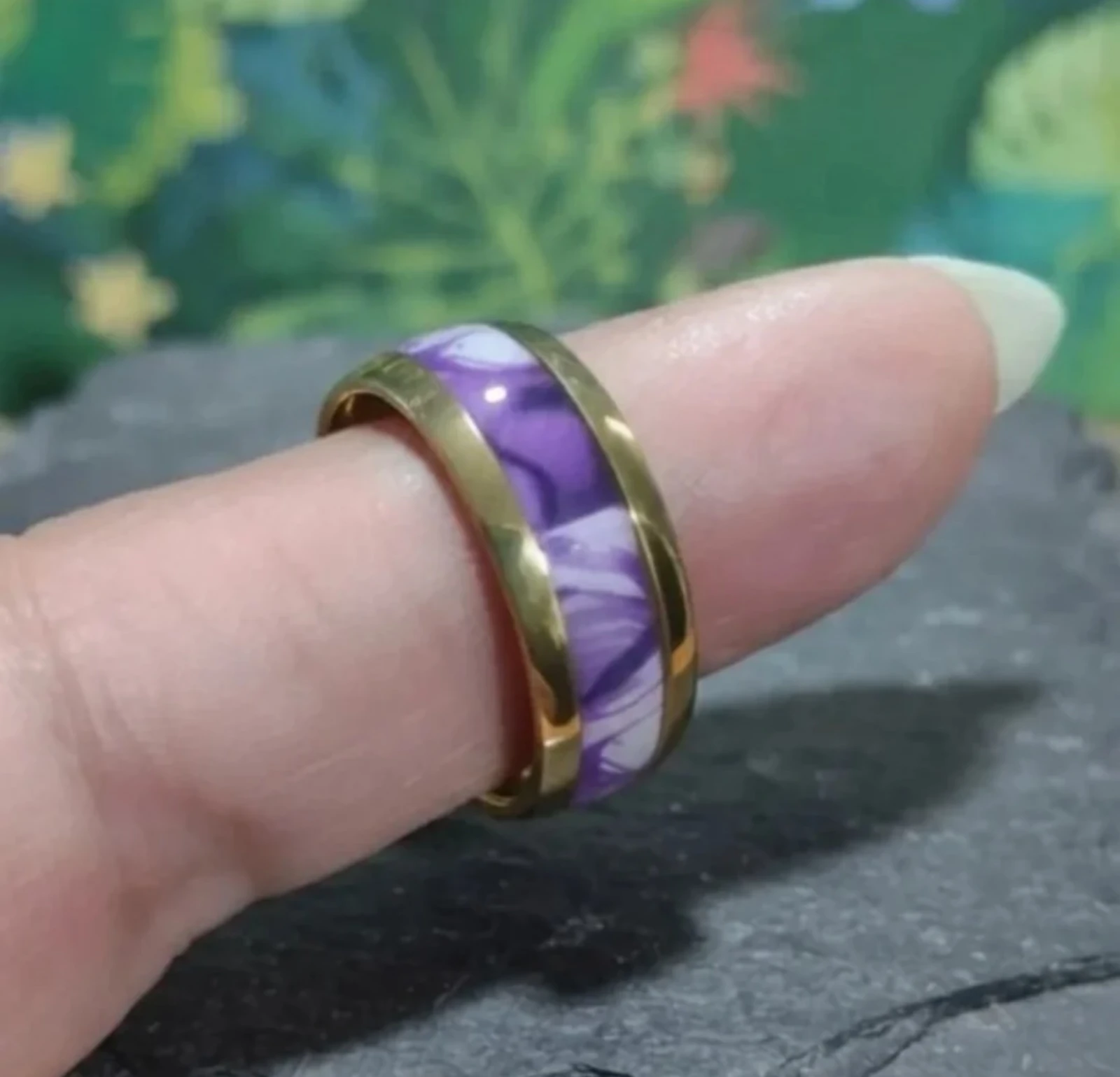 Anillo de acero dorado
